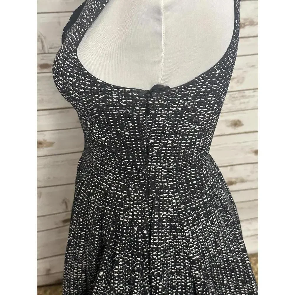 cinq a sept black/white sleeveless cutout fit and flare cocktail dress Size 0